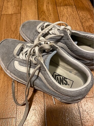 Gri Vans