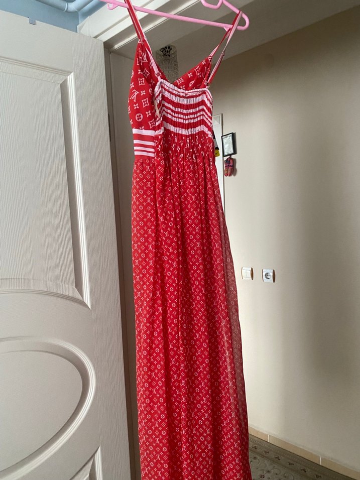 Askılı astarlı etiketli yeni  uzun elbise - Görsel 3