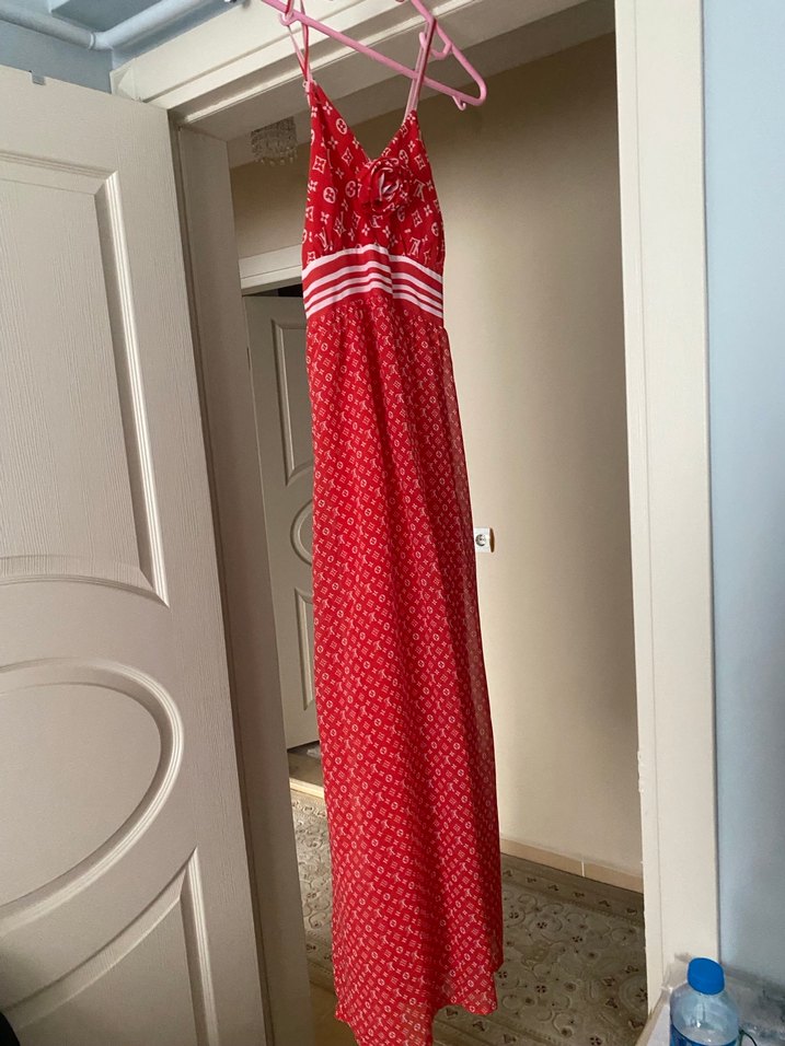 Askılı astarlı etiketli yeni  uzun elbise - Görsel 2