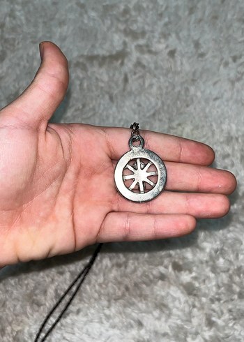 Gri Kuru Kafa Desenli Zincir Kolye - Görsel 4