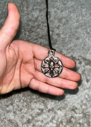 Gri Kuru Kafa Desenli Zincir Kolye - Görsel 2