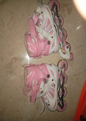 Pembe Bağcıklı kız Paten
