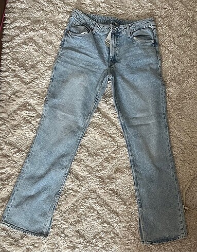 H&M Etiketli yırtmaçlı jean