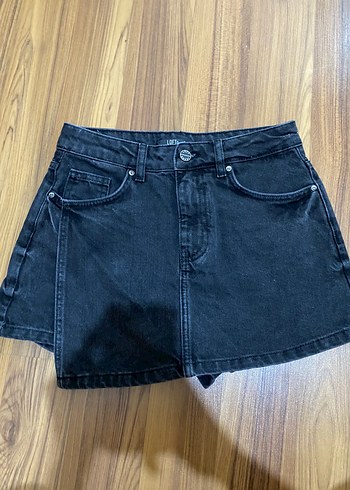Bershka Kadın Siyah Midi Denim Şort