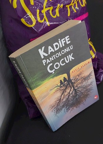 Kadife Pantolonlu Çocuk - Nadia Hashimi - Görsel 3