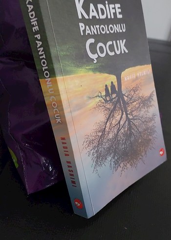 Kadife Pantolonlu Çocuk - Nadia Hashimi - Görsel 4