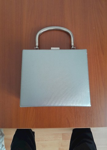 Gri Metal Tokalı Kadın Clutch Çanta