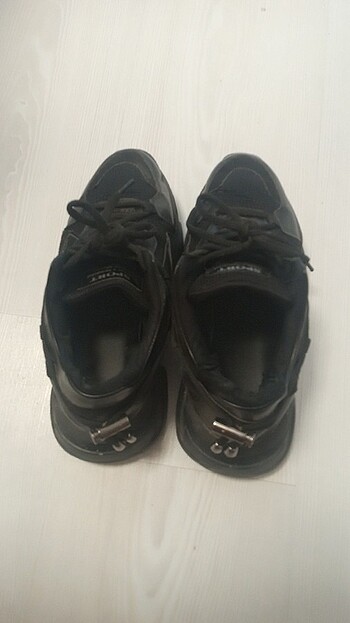 Siyah yuksek tabanli boy uzatan spor ayakkabi