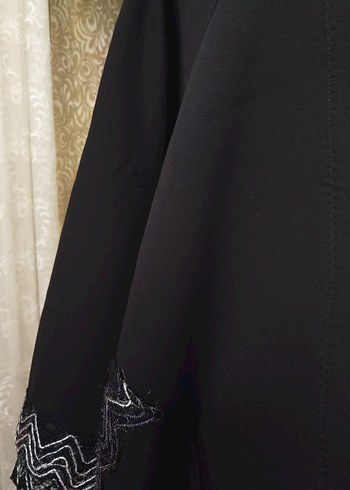 Uzun Kollu Siyah Nakışlı Kadın Uzun kaban - Görsel 4