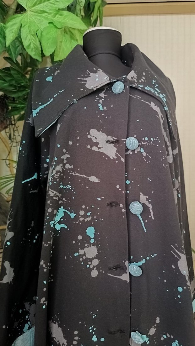 Uzun Bağcıklı Mavi Batik Desenli kaban - Görsel 4