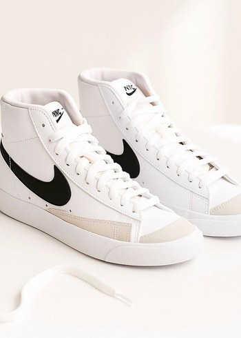 Beyaz Nike blazer mid 77 Yüksek Tabanlı Spor Ayakkabı