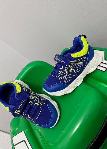 25 Beden Renkli Bağcıklı Erkek Çocuk Spor Ayakkabı