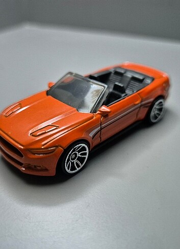 Hot Wheels 2015 Ford Mustang GT Convertible