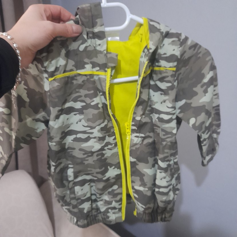 Kapüşonlu Kamuflaj Desenli Erkek Çocuk Yağmurluk - Görsel 2