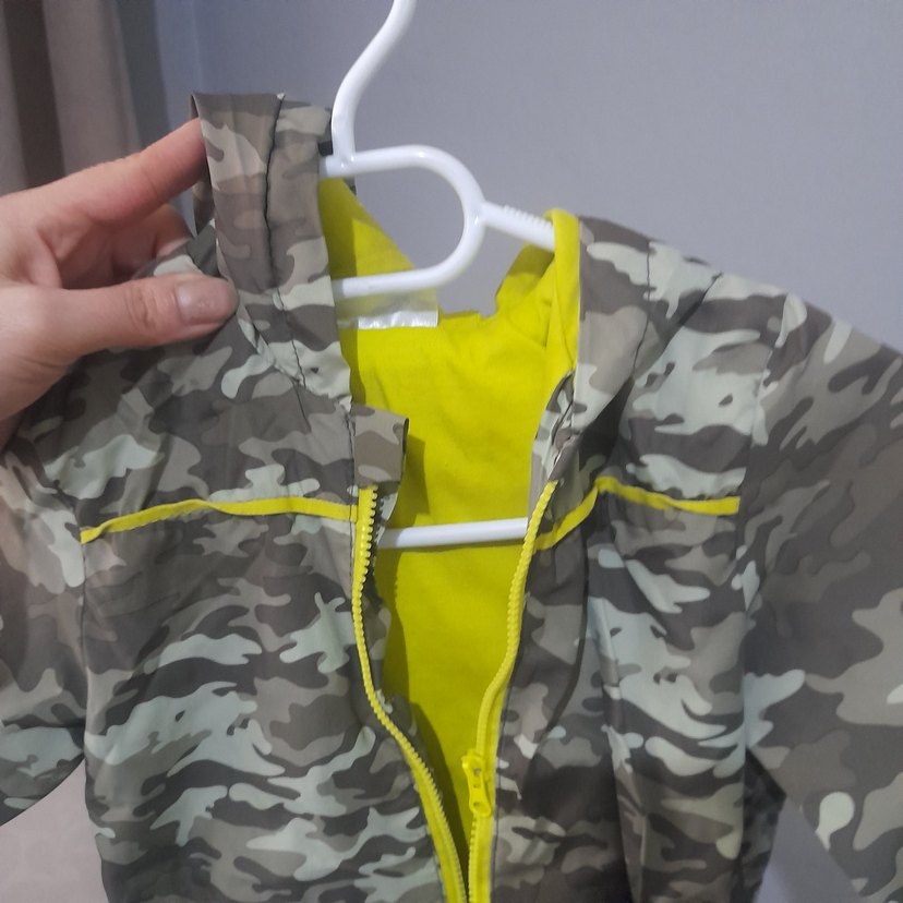 Kapüşonlu Kamuflaj Desenli Erkek Çocuk Yağmurluk - Görsel 3