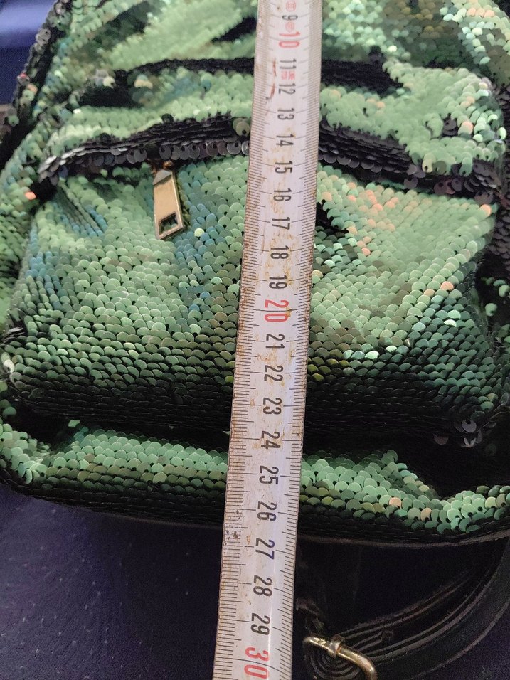 Yeşil Pul Detaylı Kadın Sırt Çantası - Görsel 2