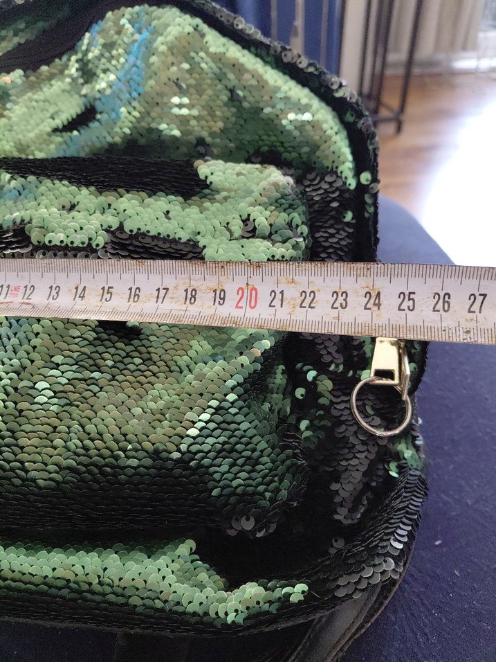 Yeşil Pul Detaylı Kadın Sırt Çantası - Görsel 3