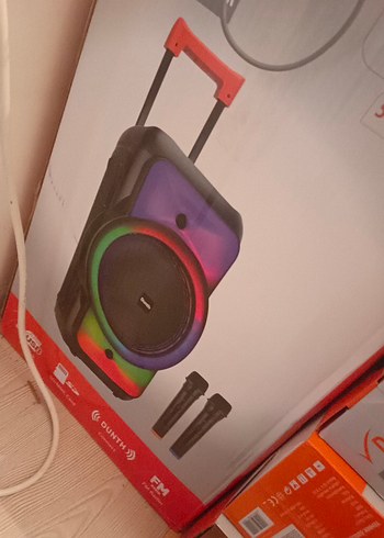 Renkli Tekerlekli Bluetooth Hoparlör ve Mikrofonlar