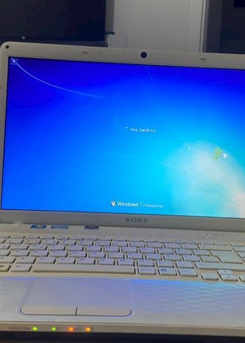 Beyaz Sony Laptop - Görsel 2