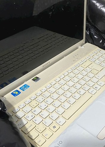 Beyaz Sony Laptop - Görsel 3