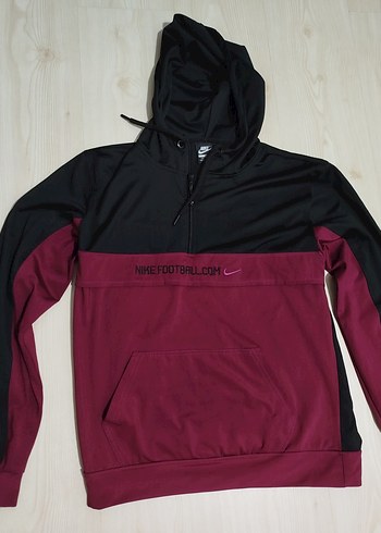 Nike football spor sweat XXL yazıyor ama dar kalıp XL- L uyumlu