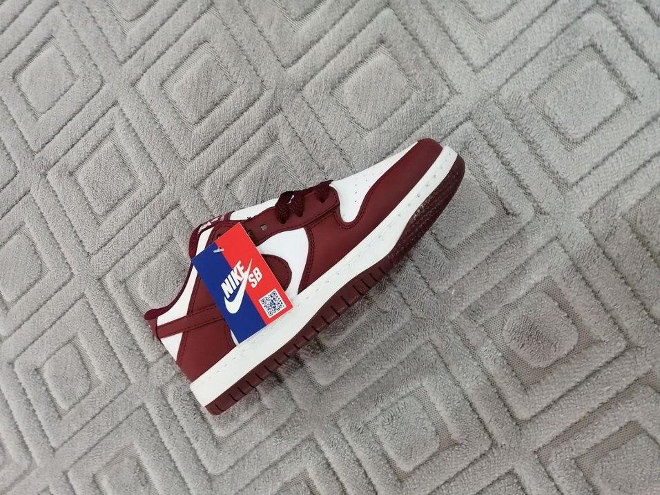 Bordo Beyaz Nike Spor Ayakkabı - Görsel 2