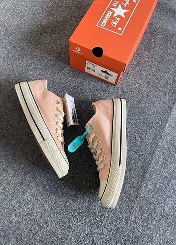 37 Beden Converse Chucky Taylor Kutulu etiketli bez torbalı Karekodlu 36