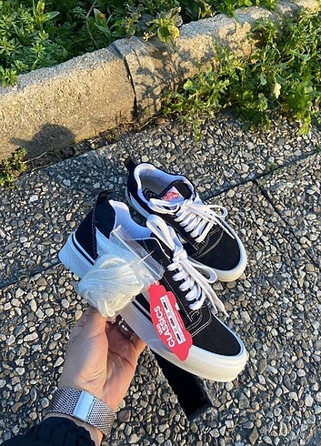 Vans Vans KNU Kutulu etiketli barkodlu 36 44 arası numaralari mevcu