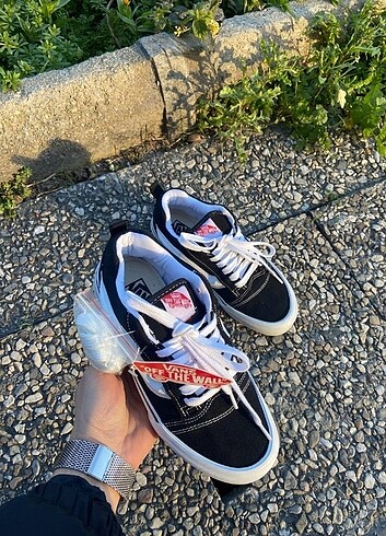 37 Beden Vans KNU Kutulu etiketli barkodlu 36 44 arası numaralari mevcu