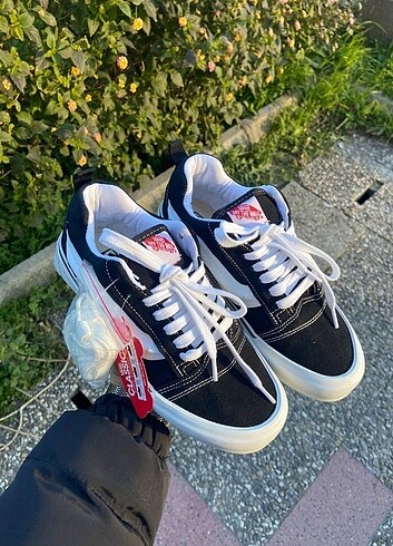 Vans KNU Kutulu etiketli barkodlu 36 44 arası numaralari mevcu