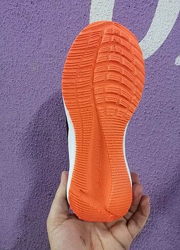 Nike Nike siyah oranj 36 37 38 39 40 numaraları mevcuttur Kutulu eti