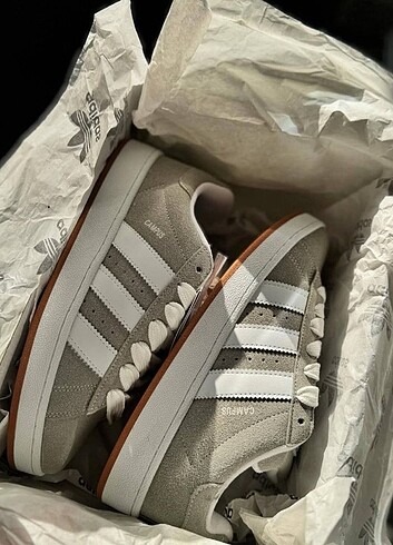 36 Beden Adidas campis grey unisex 36-44 Arası Numaralari mevcuttur Kut