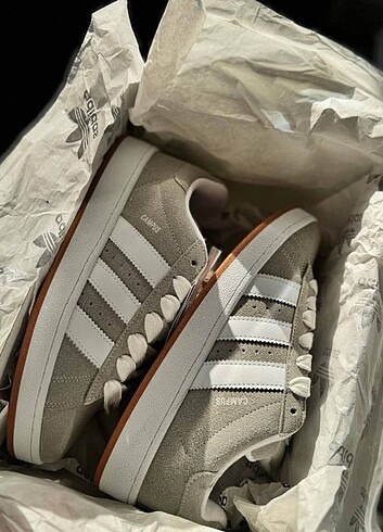 39 Beden gri Renk Adidas campis grey unisex 36-44 Arası Numaralari mevcuttur Kut