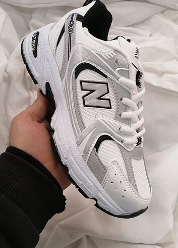42 Beden New balance530 Kutulu etiketli 40 44 arası numaralari mevcuttur