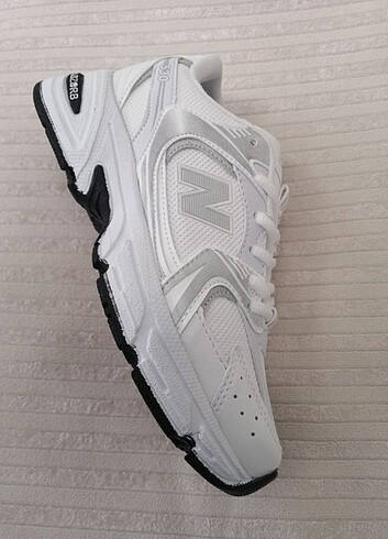 36 Beden beyaz Renk New balance unisex spor ayakkabı Kutulu etiketli 36 40 arası n