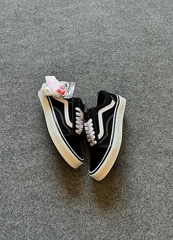 Vans old Skool 36-45 Arasi numaraları mevcuttur Kutulu etiketl