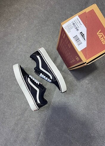 41,5 Beden Vans old Skool 36-45 Arasi numaraları mevcuttur Kutulu etiketl