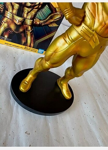 All Might Gold Figür - Görsel 9