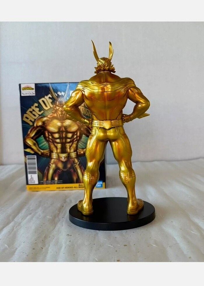 All Might Gold Figür - Görsel 2