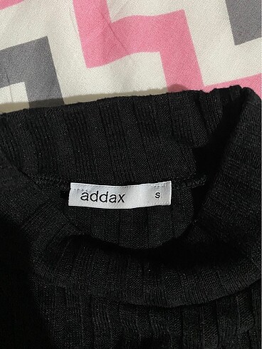 s Beden Pencere Detaylı Crop Bluz