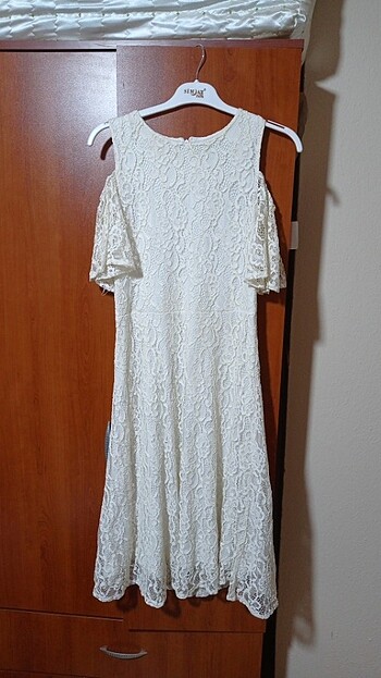 Beyaz midi boy davetiye elbisesi