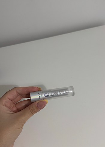 Beden Mac Glow Play lip balm