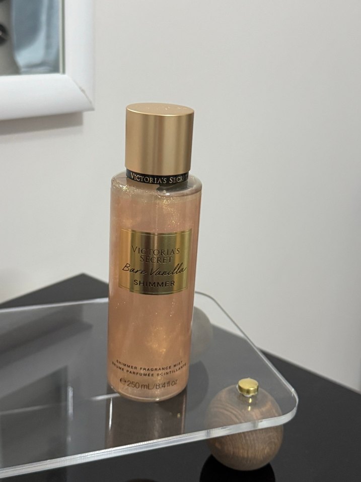 Victoria's Secret Parfümlü simli Vücut Spreyi - Görsel 4