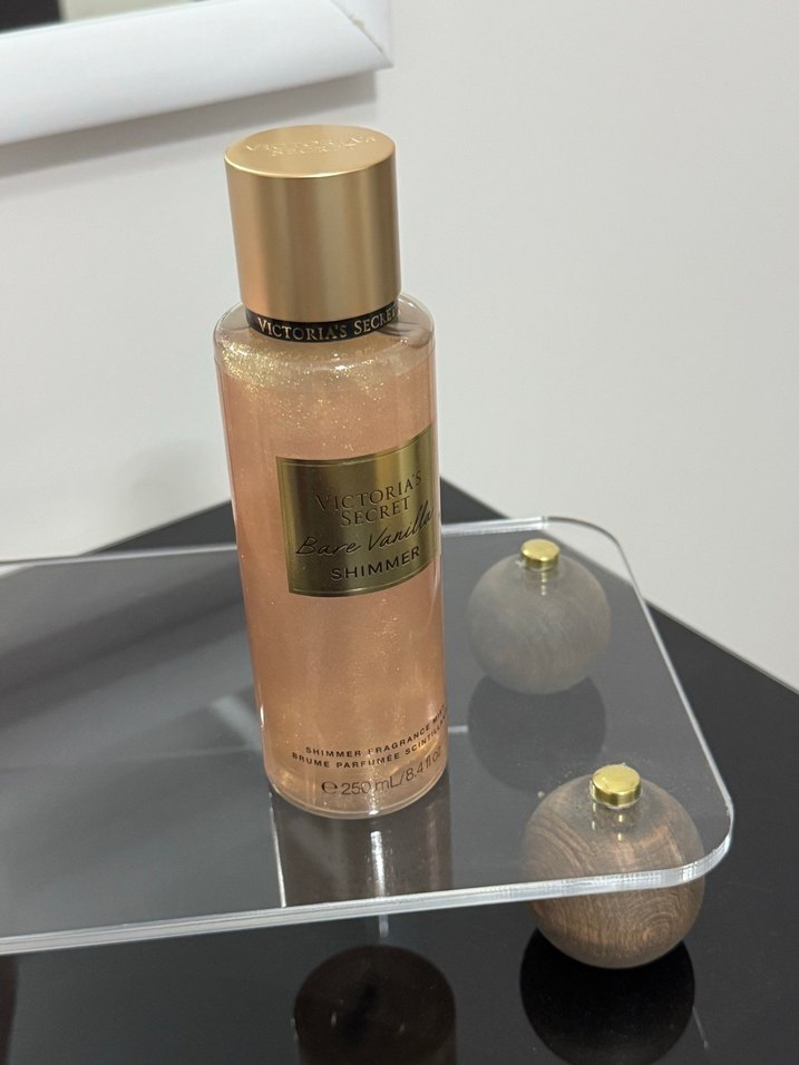 Victoria's Secret Parfümlü simli Vücut Spreyi - Görsel 2