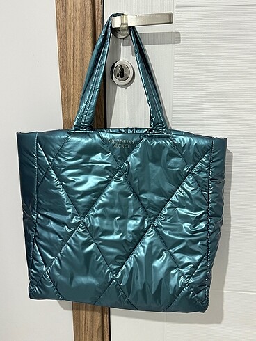  Beden Victorias secret kapitone puffer tote çanta