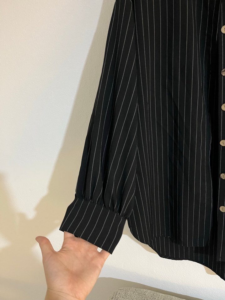 Düğmeli Siyah Çizgili Keten Gömlek - Görsel 2