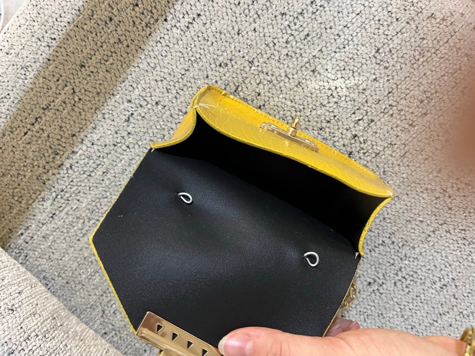 Sarı Yılan Derisi Desenli Kadın Deri Çanta - Görsel 3