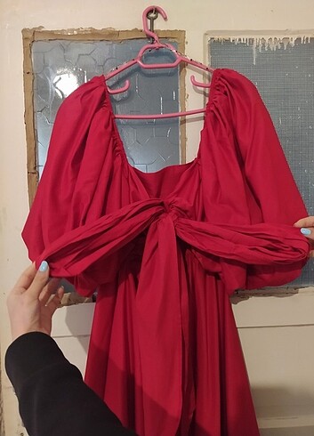 Esra helvacı Kırmızı elbise