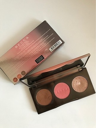 Becca Sunchaser Bronzer&Allık ve Aydınlatıcı paleti