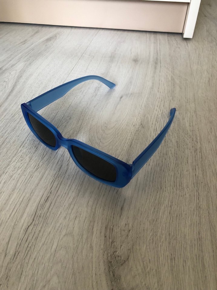 Şeffaf mavi Kadın Güneş Gözlüğü - Görsel 4